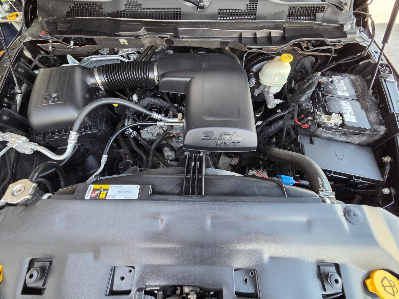RAM 1500 4WD Crew Cab 140.5" Tradesman 2016