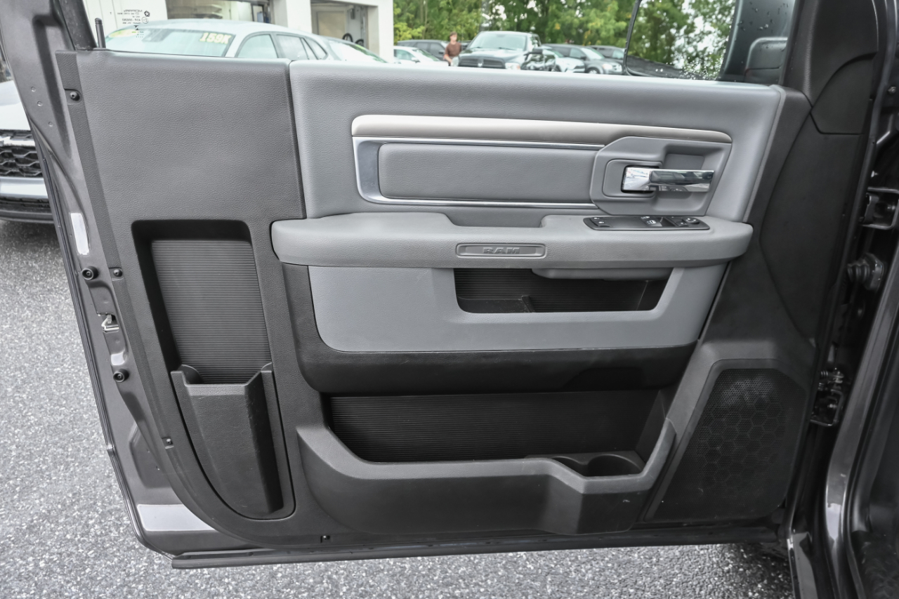 RAM 1500 Classic Tradesman 4x2 Reg Cab 8' Box 2019