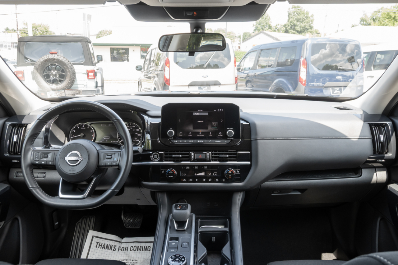 Nissan Pathfinder SV 4WD 2024
