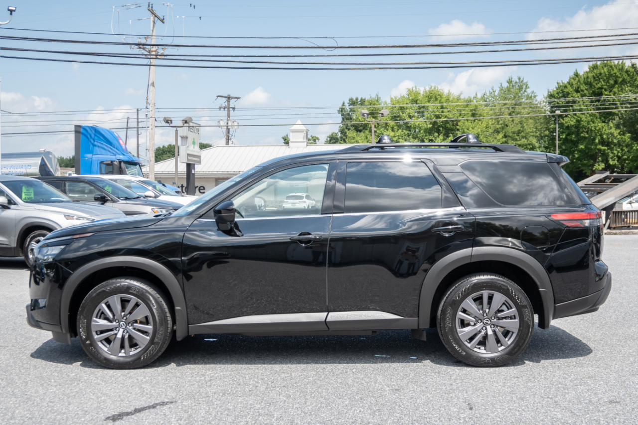 Nissan Pathfinder SV 4WD 2024