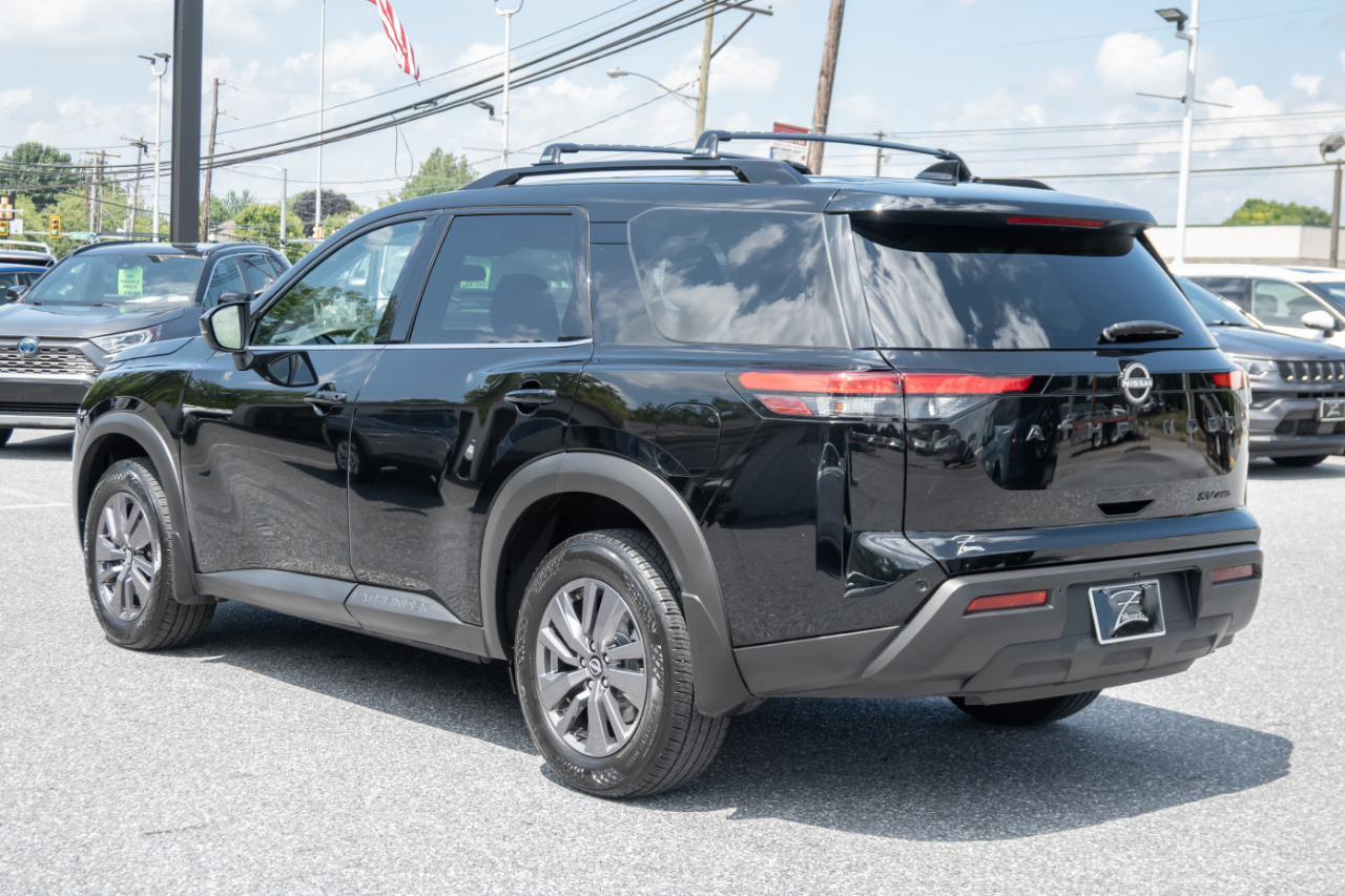 Nissan Pathfinder SV 4WD 2024