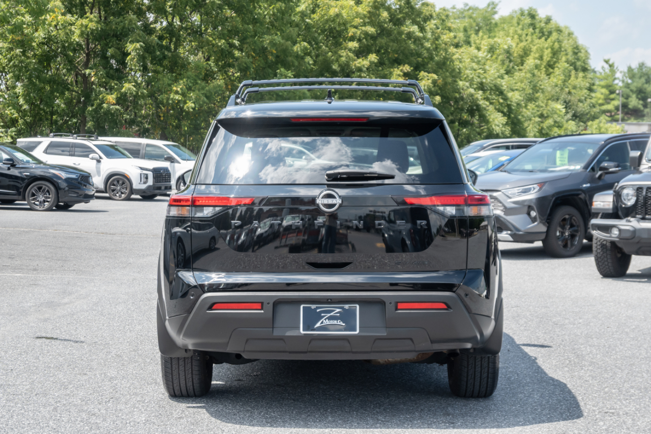 Nissan Pathfinder SV 4WD 2024