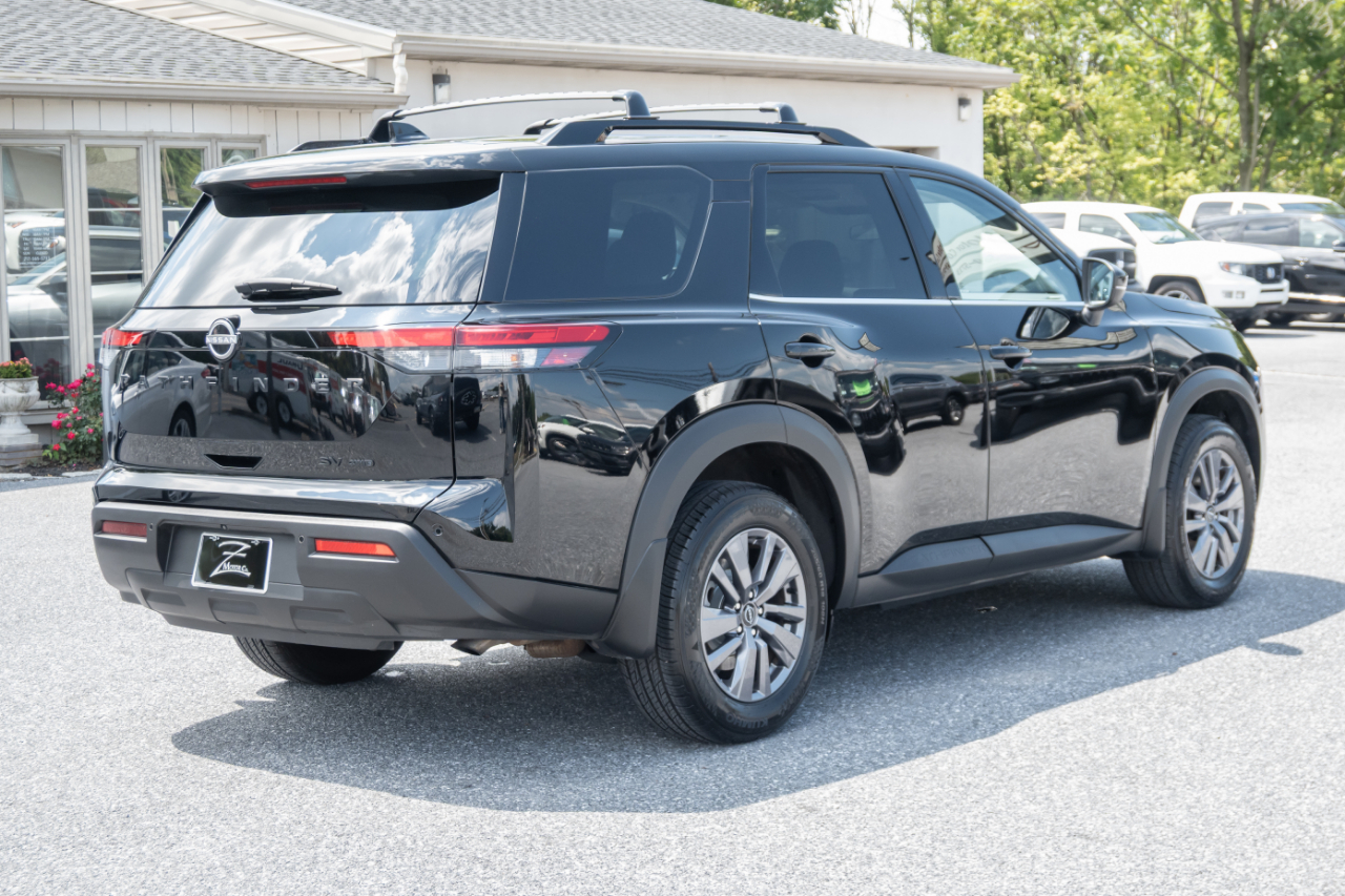 Nissan Pathfinder SV 4WD 2024