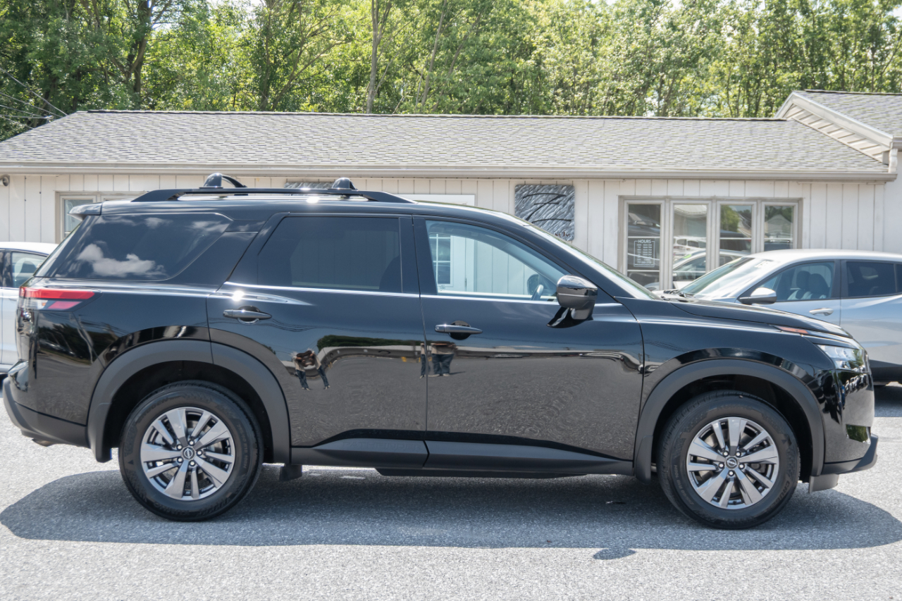 Nissan Pathfinder SV 4WD 2024