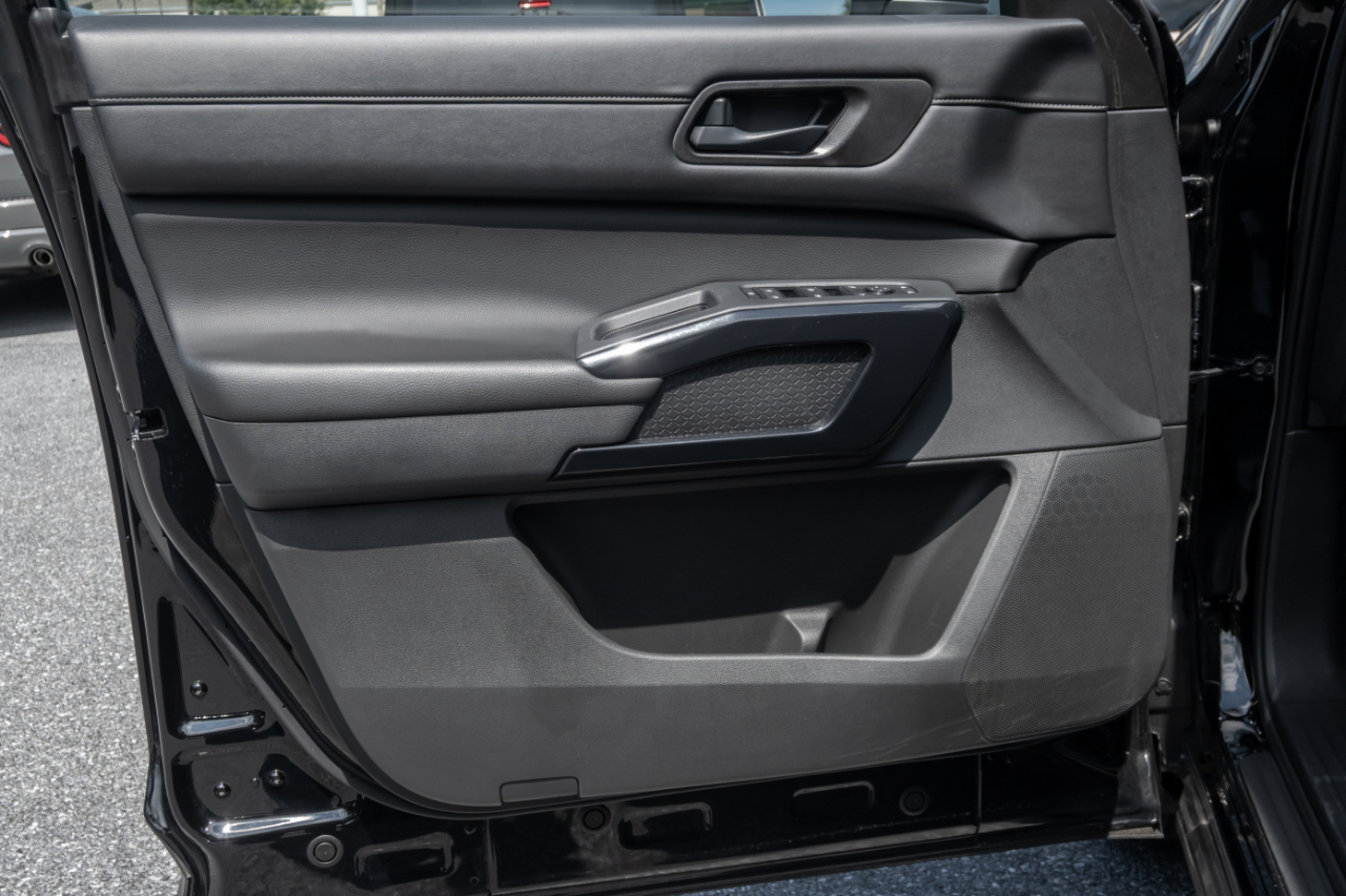 Nissan Pathfinder SV 4WD 2024