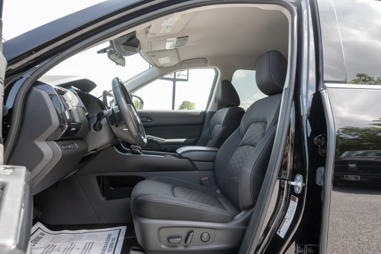 Nissan Pathfinder SV 4WD 2024