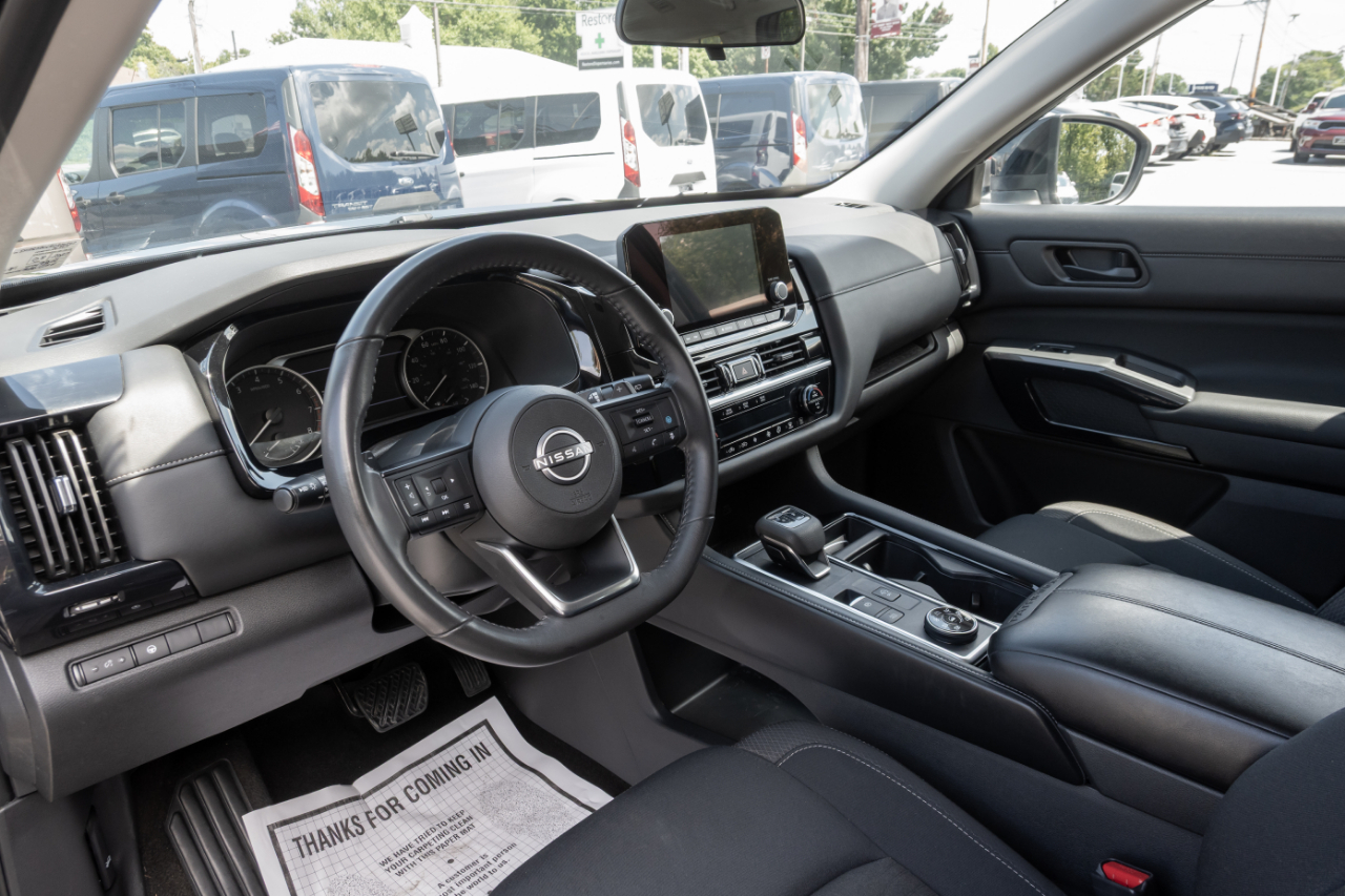 Nissan Pathfinder SV 4WD 2024