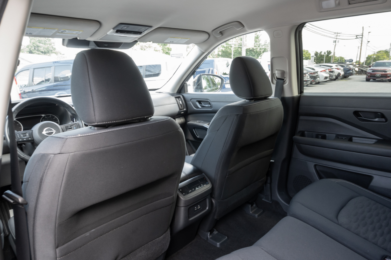 Nissan Pathfinder SV 4WD 2024