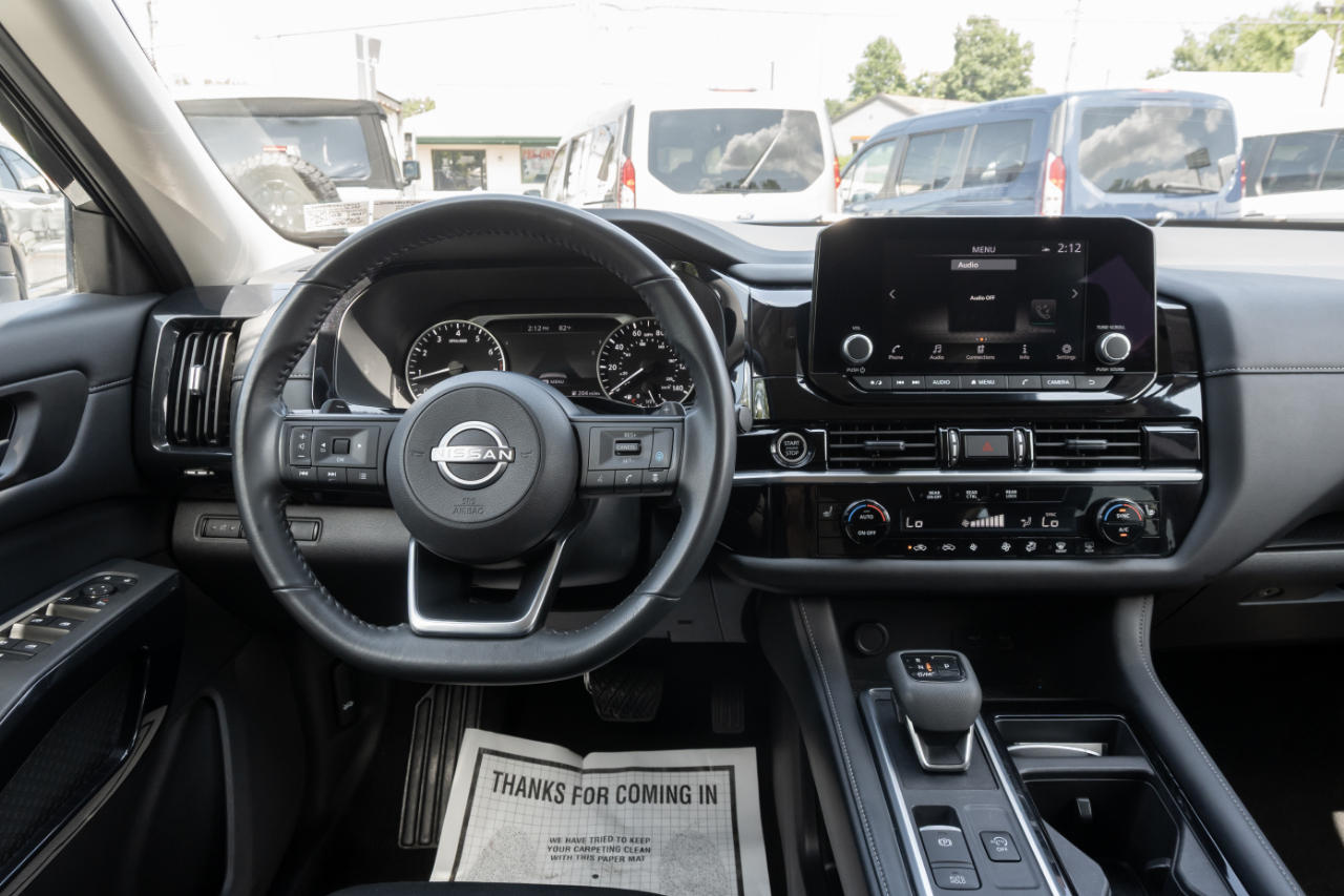 Nissan Pathfinder SV 4WD 2024