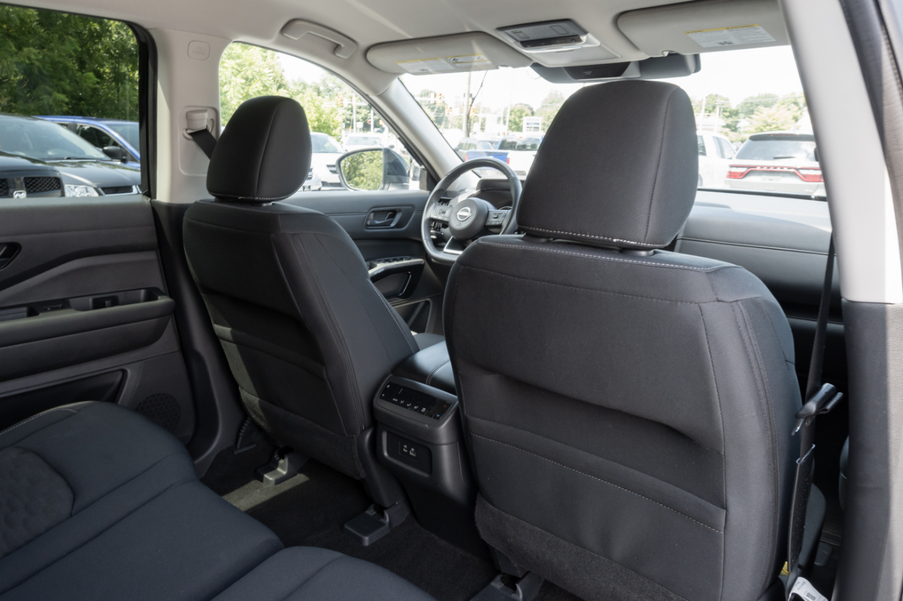 Nissan Pathfinder SV 4WD 2024