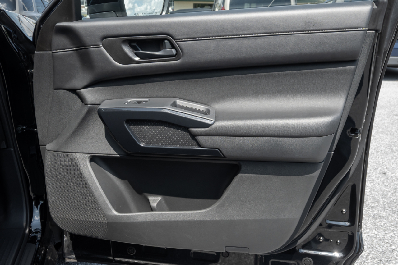 Nissan Pathfinder SV 4WD 2024