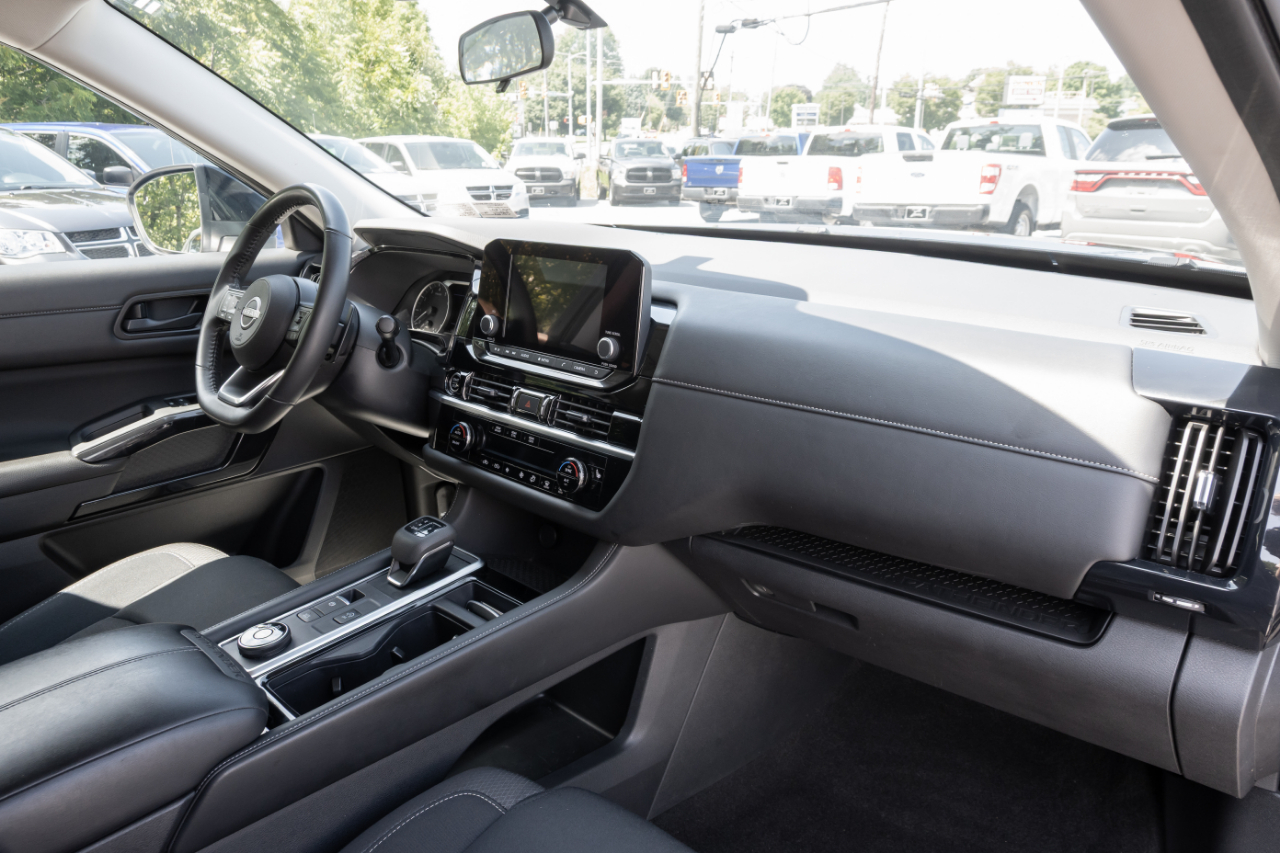 Nissan Pathfinder SV 4WD 2024
