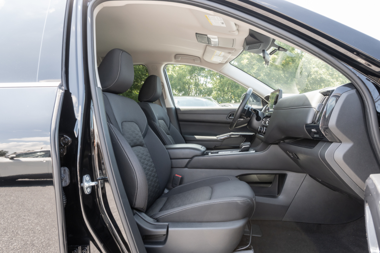 Nissan Pathfinder SV 4WD 2024