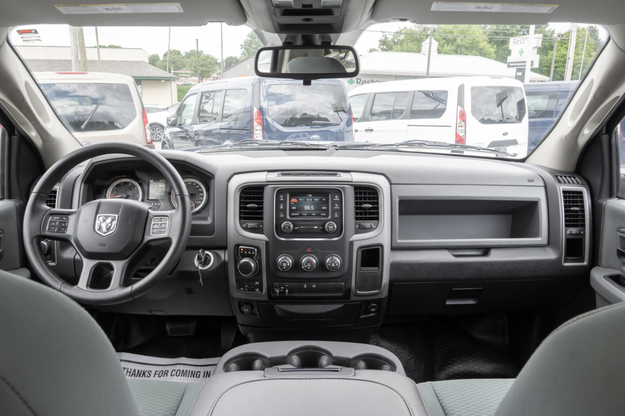 RAM 1500 4WD Reg Cab 140.5" Tradesman 2016
