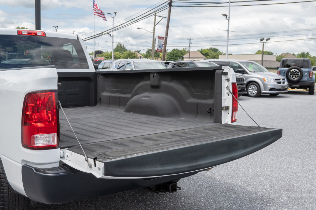 RAM 1500 4WD Reg Cab 140.5" Tradesman 2016