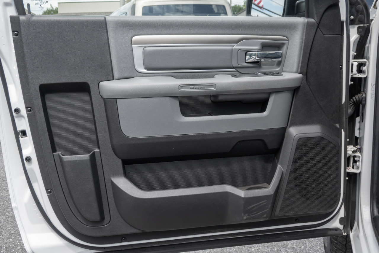 RAM 1500 4WD Reg Cab 140.5" Tradesman 2016