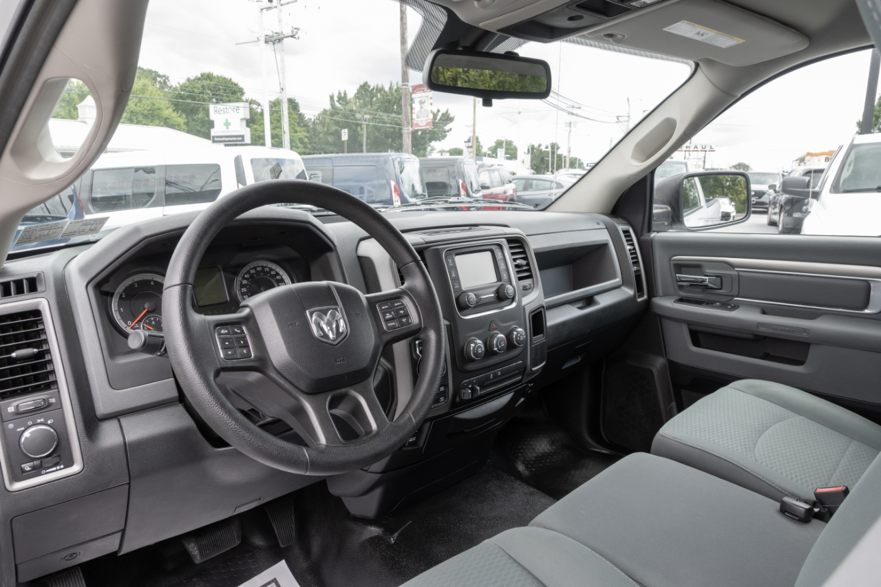 RAM 1500 4WD Reg Cab 140.5" Tradesman 2016