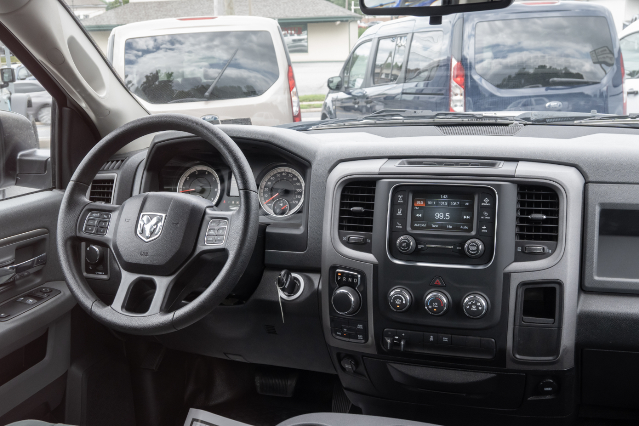 RAM 1500 4WD Reg Cab 140.5" Tradesman 2016