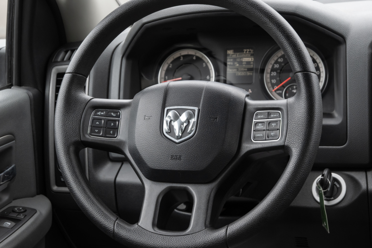 RAM 1500 4WD Reg Cab 140.5" Tradesman 2016