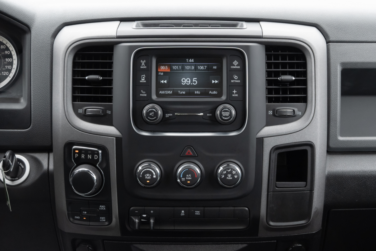 RAM 1500 4WD Reg Cab 140.5" Tradesman 2016