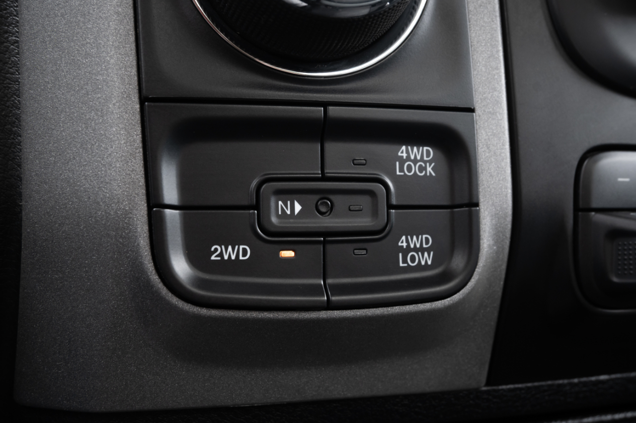 RAM 1500 4WD Reg Cab 140.5" Tradesman 2016