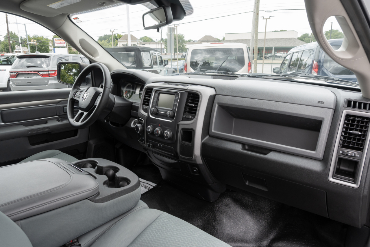 RAM 1500 4WD Reg Cab 140.5" Tradesman 2016