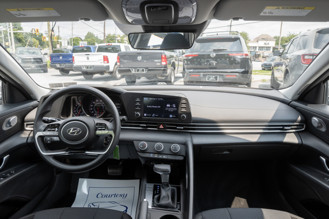 Hyundai Elantra SE 2023