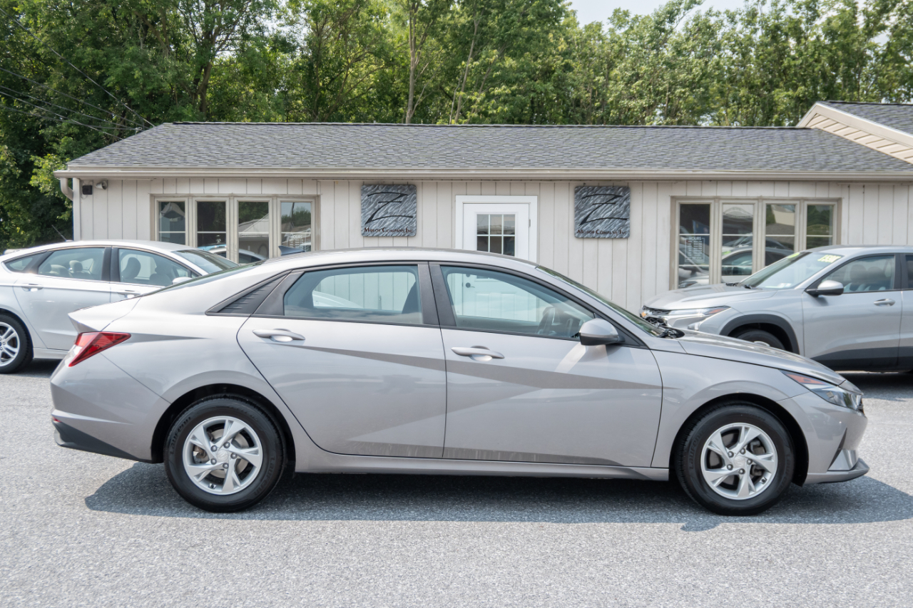 Hyundai Elantra SE 2023