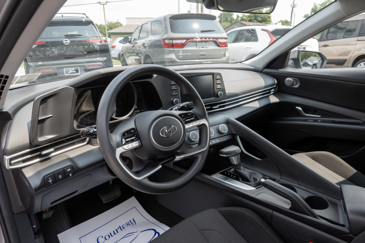 Hyundai Elantra SE 2023