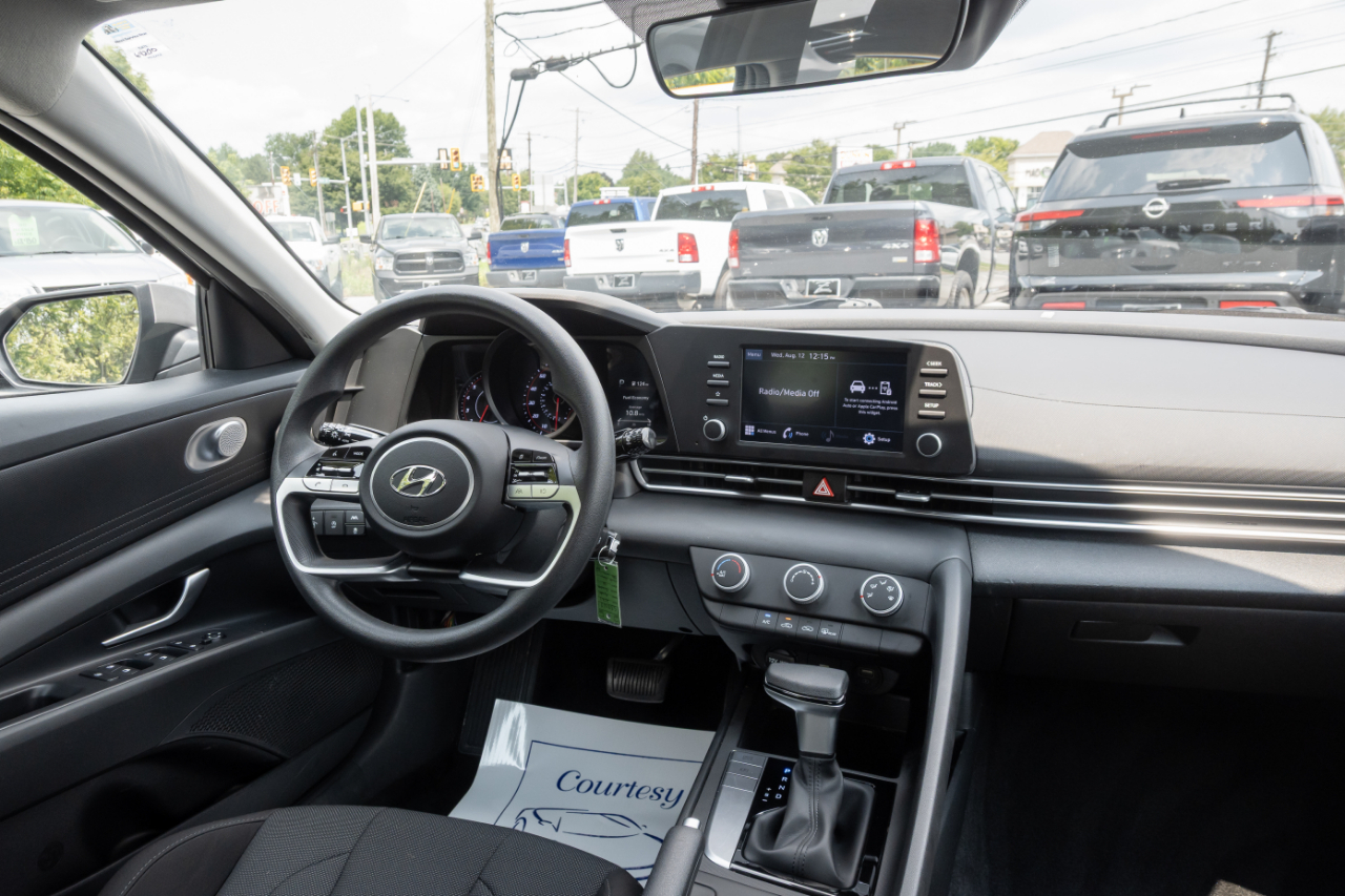Hyundai Elantra SE 2023