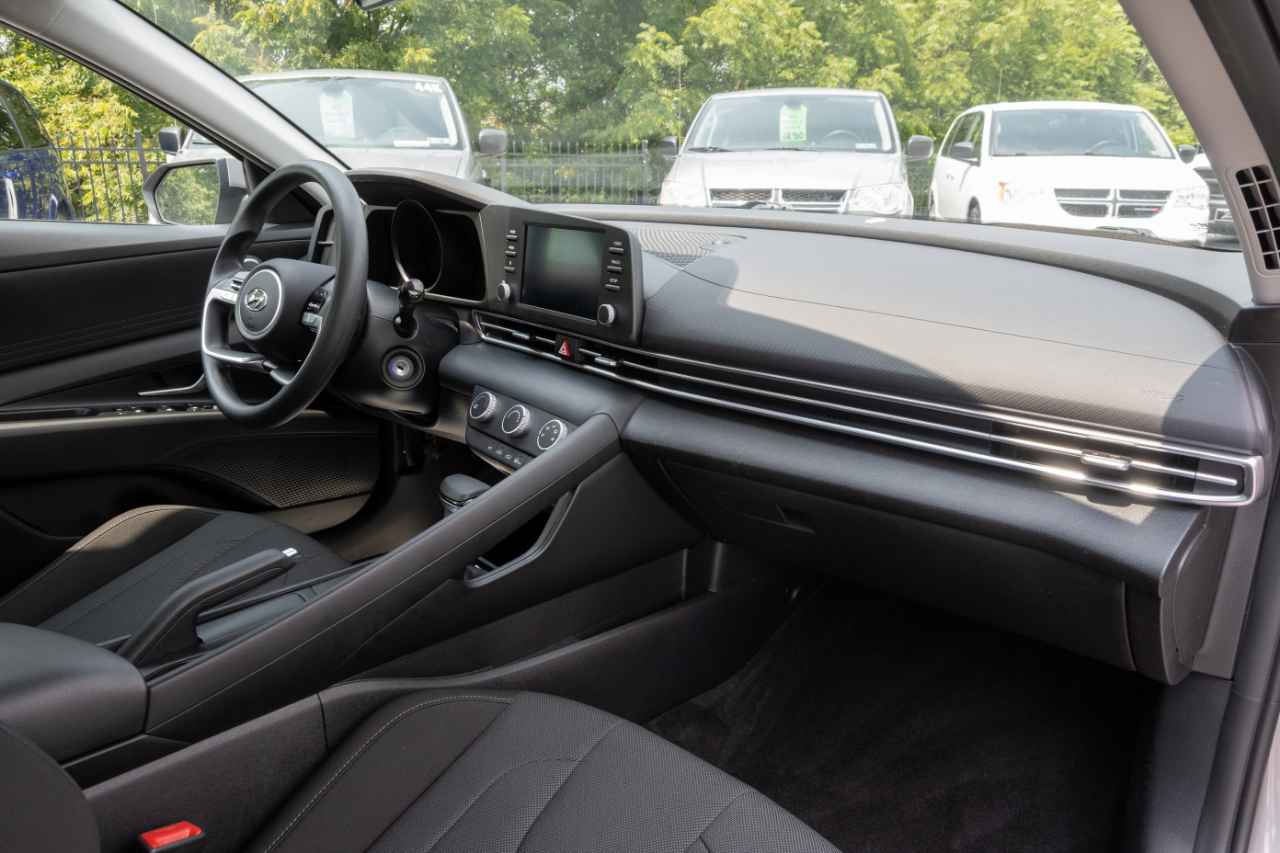 Hyundai Elantra SE 2023