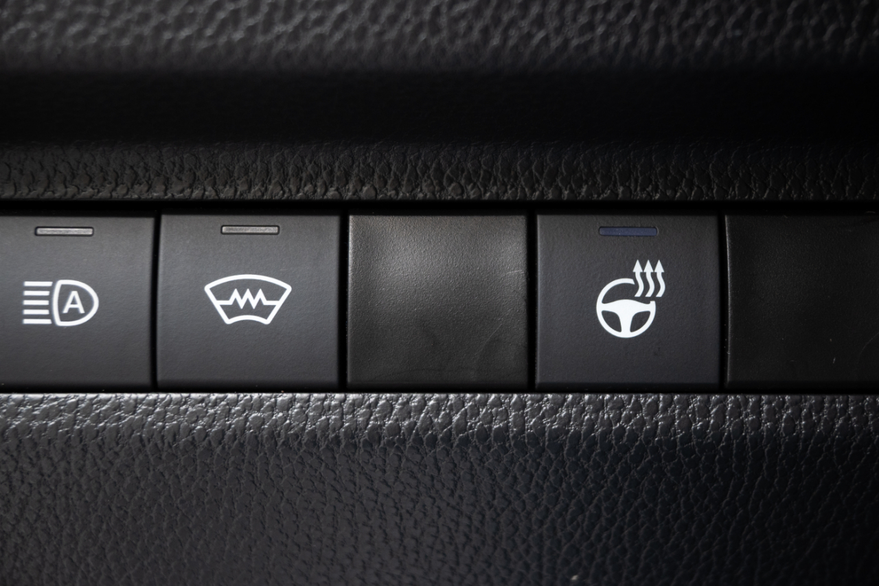 Toyota RAV4 Hybrid XLE AWD (Natl) 2023