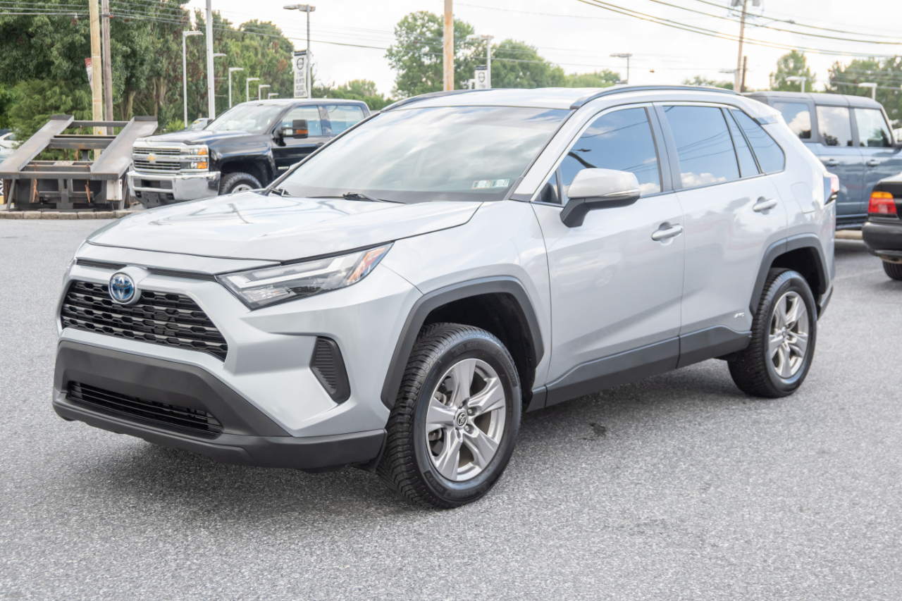 Toyota RAV4 Hybrid XLE AWD (Natl) 2023