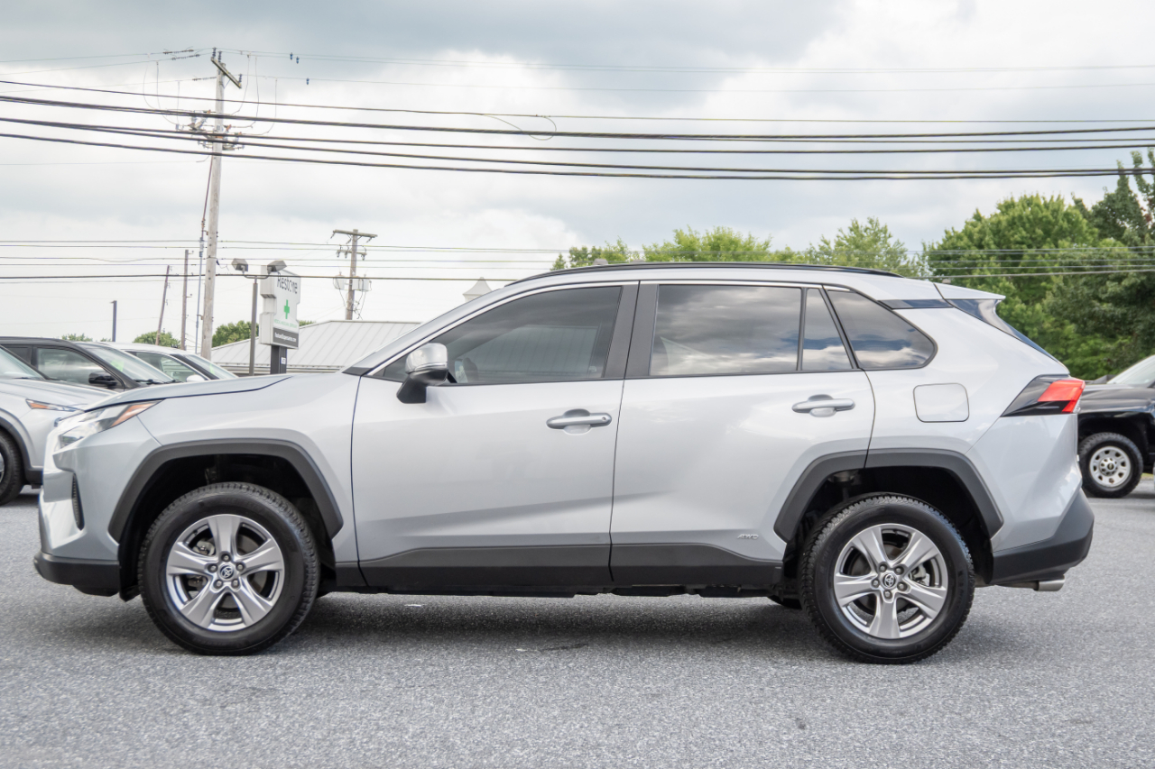 Toyota RAV4 Hybrid XLE AWD (Natl) 2023