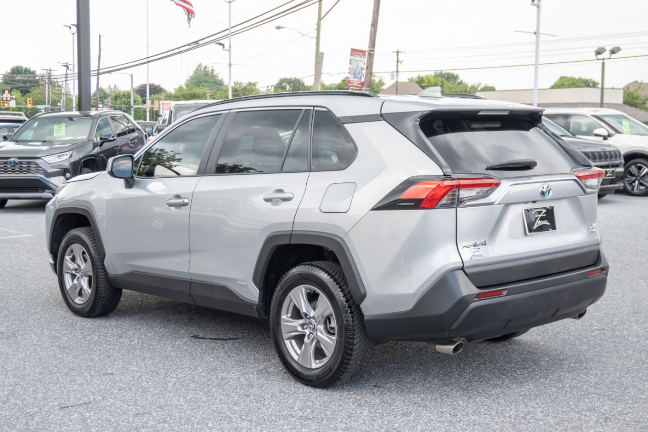 Toyota RAV4 Hybrid XLE AWD (Natl) 2023