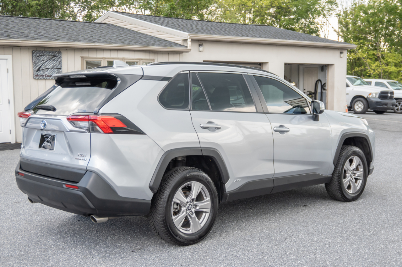 Toyota RAV4 Hybrid XLE AWD (Natl) 2023