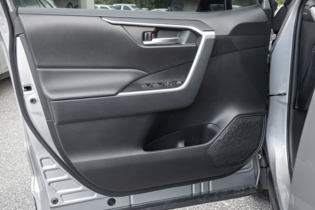Toyota RAV4 Hybrid XLE AWD (Natl) 2023