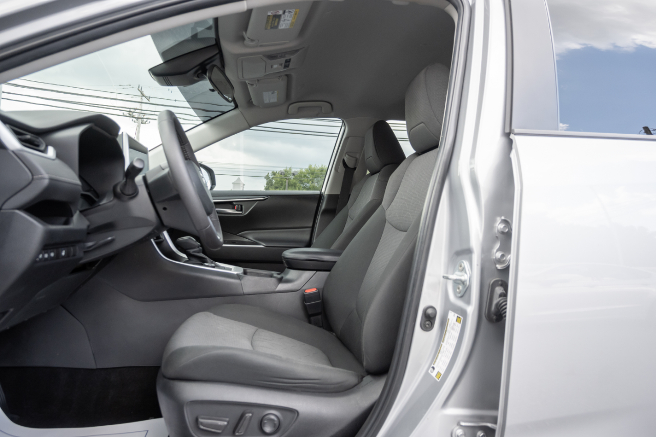Toyota RAV4 Hybrid XLE AWD (Natl) 2023
