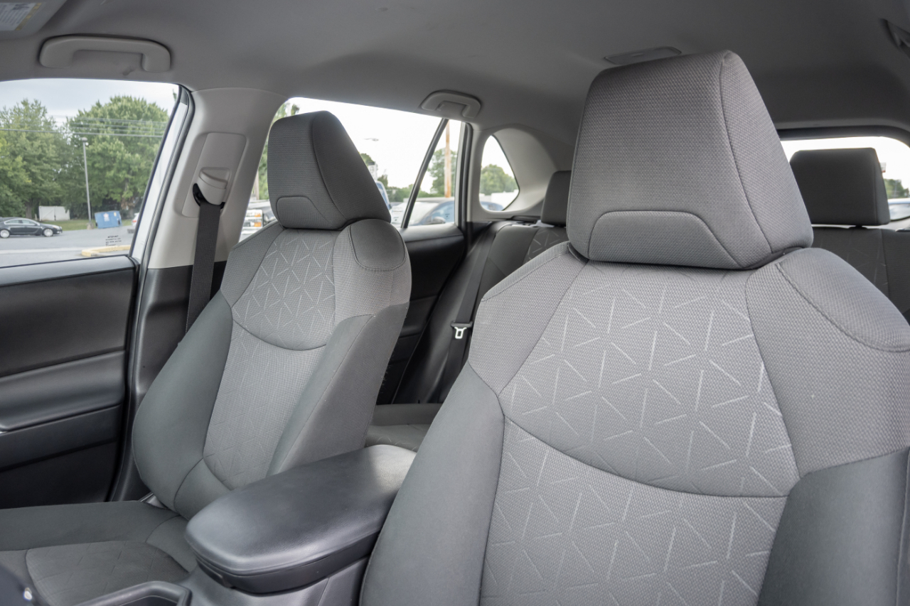 Toyota RAV4 Hybrid XLE AWD (Natl) 2023