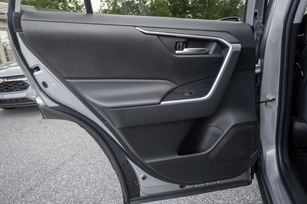 Toyota RAV4 Hybrid XLE AWD (Natl) 2023