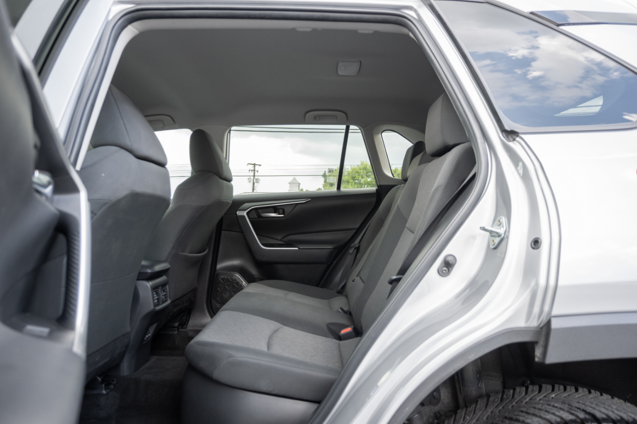 Toyota RAV4 Hybrid XLE AWD (Natl) 2023