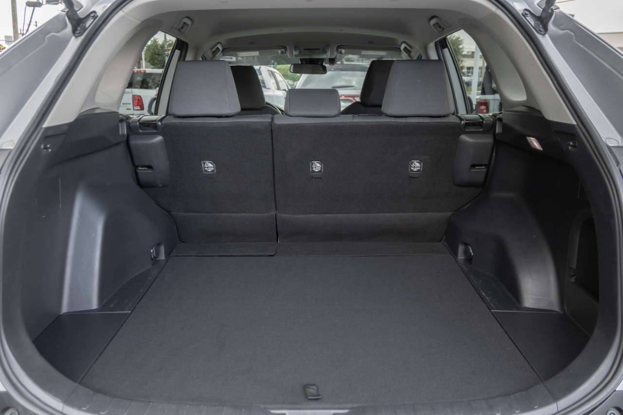 Toyota RAV4 Hybrid XLE AWD (Natl) 2023