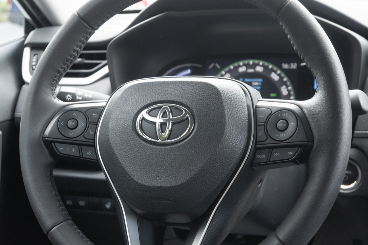 Toyota RAV4 Hybrid XLE AWD (Natl) 2023