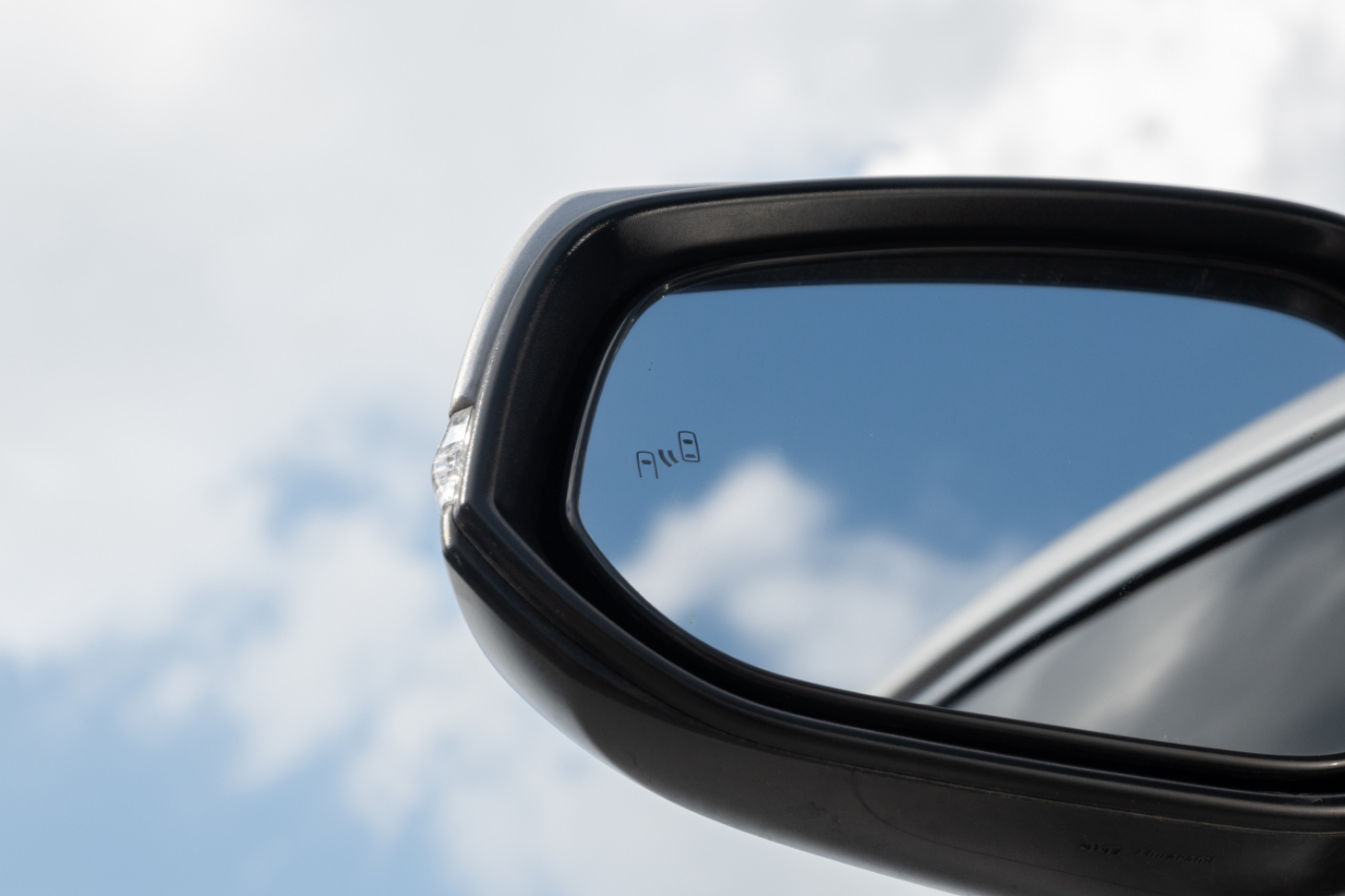 Toyota RAV4 Hybrid XLE AWD (Natl) 2023