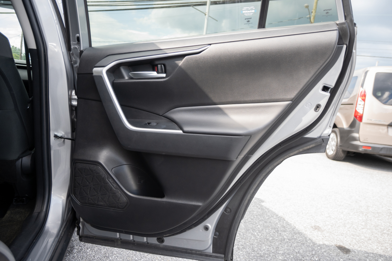Toyota RAV4 Hybrid XLE AWD (Natl) 2023