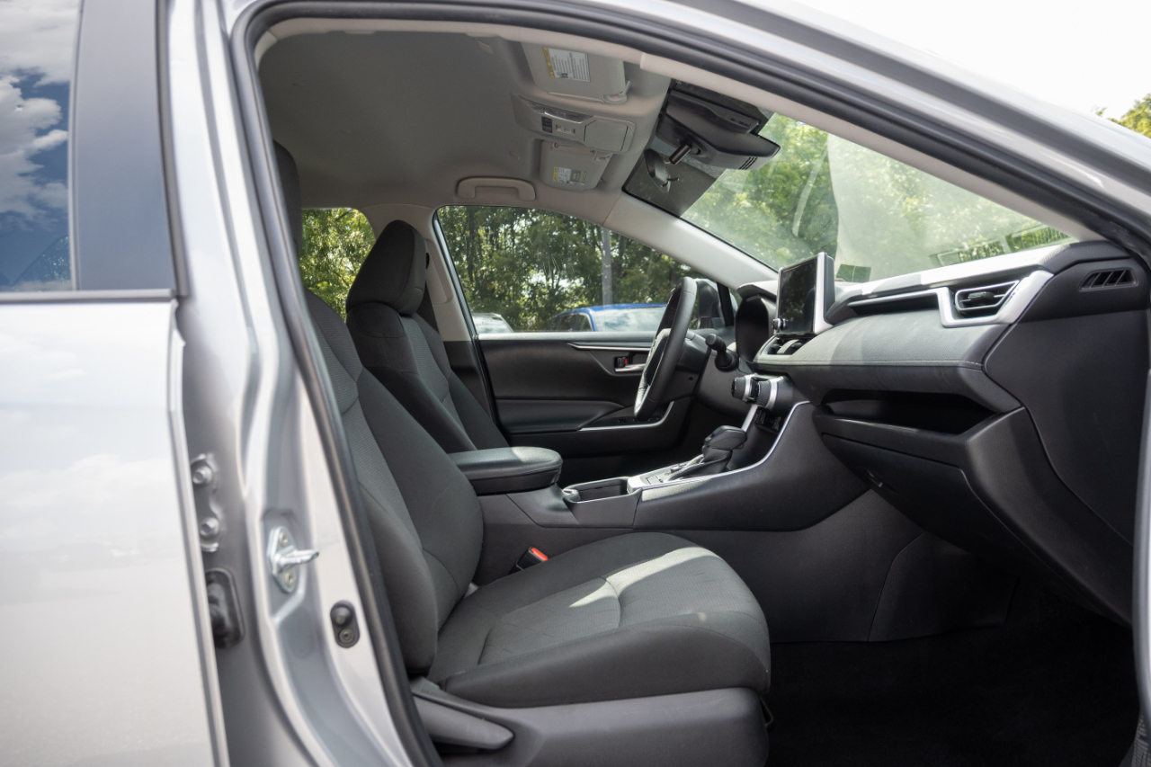 Toyota RAV4 Hybrid XLE AWD (Natl) 2023