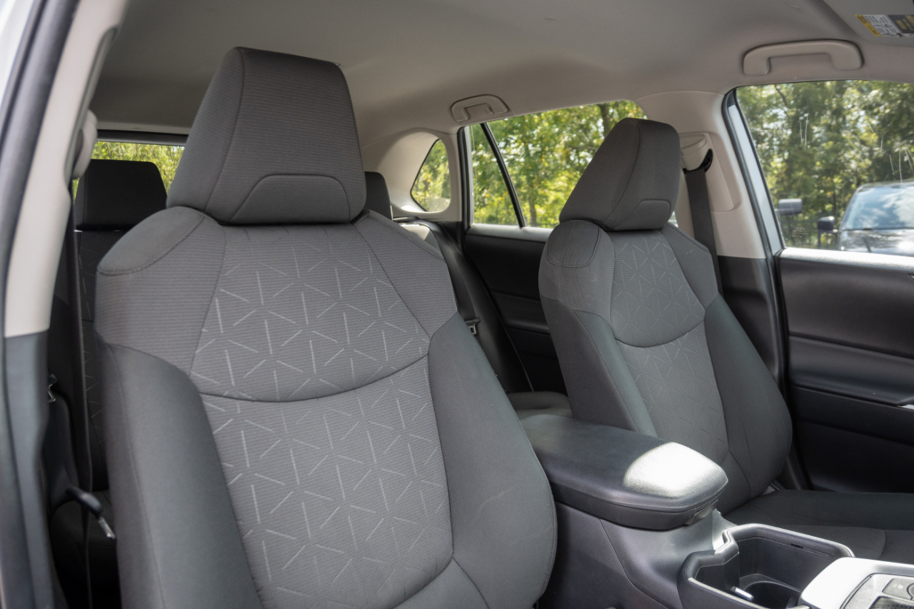 Toyota RAV4 Hybrid XLE AWD (Natl) 2023