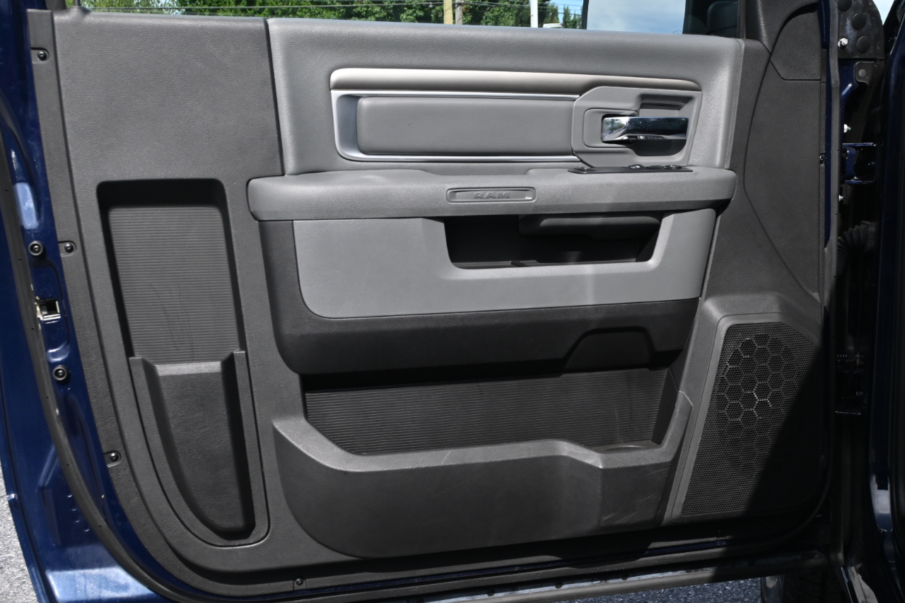 RAM 1500 Tradesman 4x2 Reg Cab 8' Box 2018