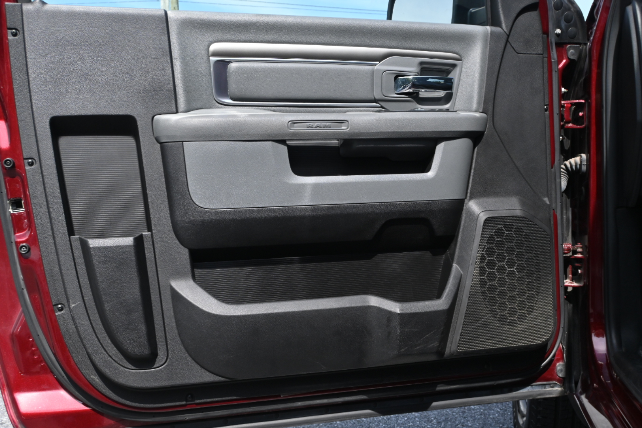 RAM 1500 Tradesman 4x2 Reg Cab 8' Box 2018