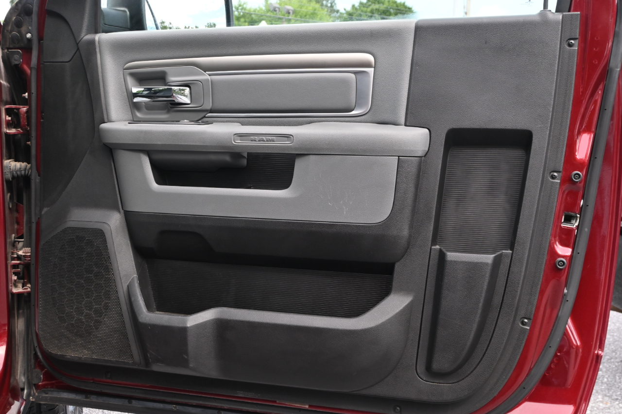 RAM 1500 Tradesman 4x2 Reg Cab 8' Box 2018
